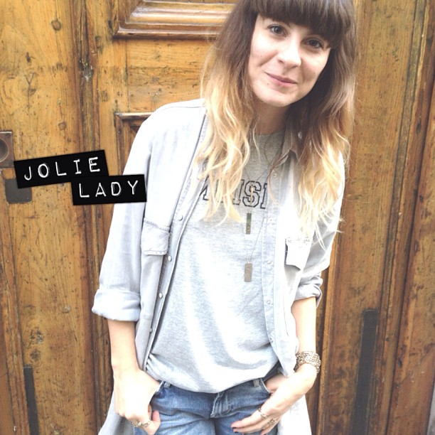 Pas de répit pour les braves ! @stephanie_allerme de #mademoisellepierre vous attend pour un après-midi custo dans sa boutique 155 rue Amelot #diy #coeurs #bijoux 