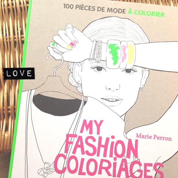 Le livre de coloriages que je ne suis pas sûre de prêter à ma nièce... Sorry C. baby ! #marieperron #love #coloriages 