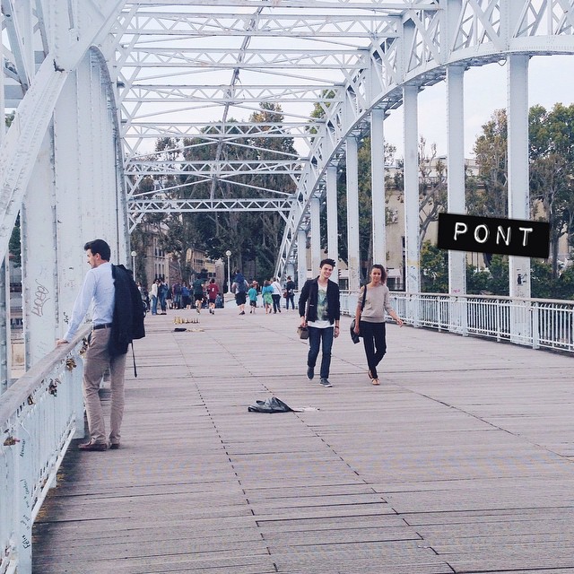 La jolie passerelle Debilly #iciparis #parisjetaime #plouf #sundayinparis #dimanche 
