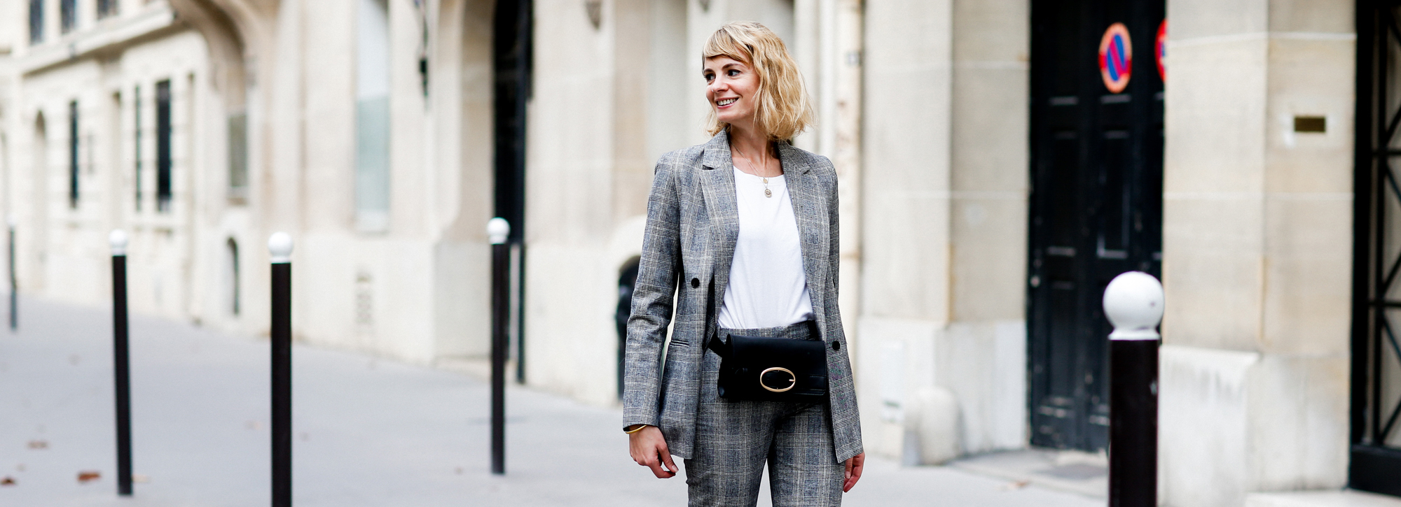 Le costume gris �?? Deedee